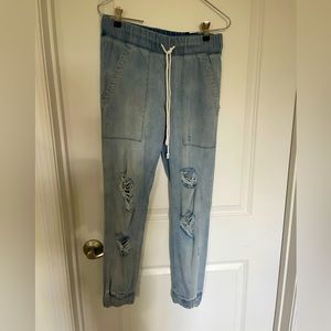 Bella Dahl light denim joggers.
